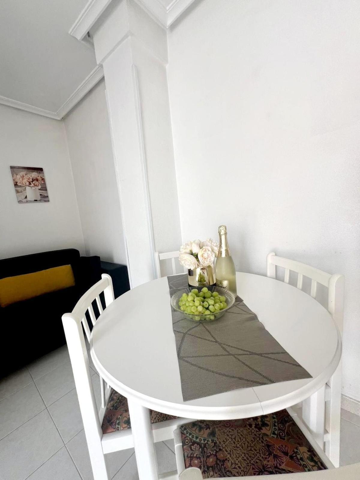 Holiday Apartment Torrevieja Buitenkant foto