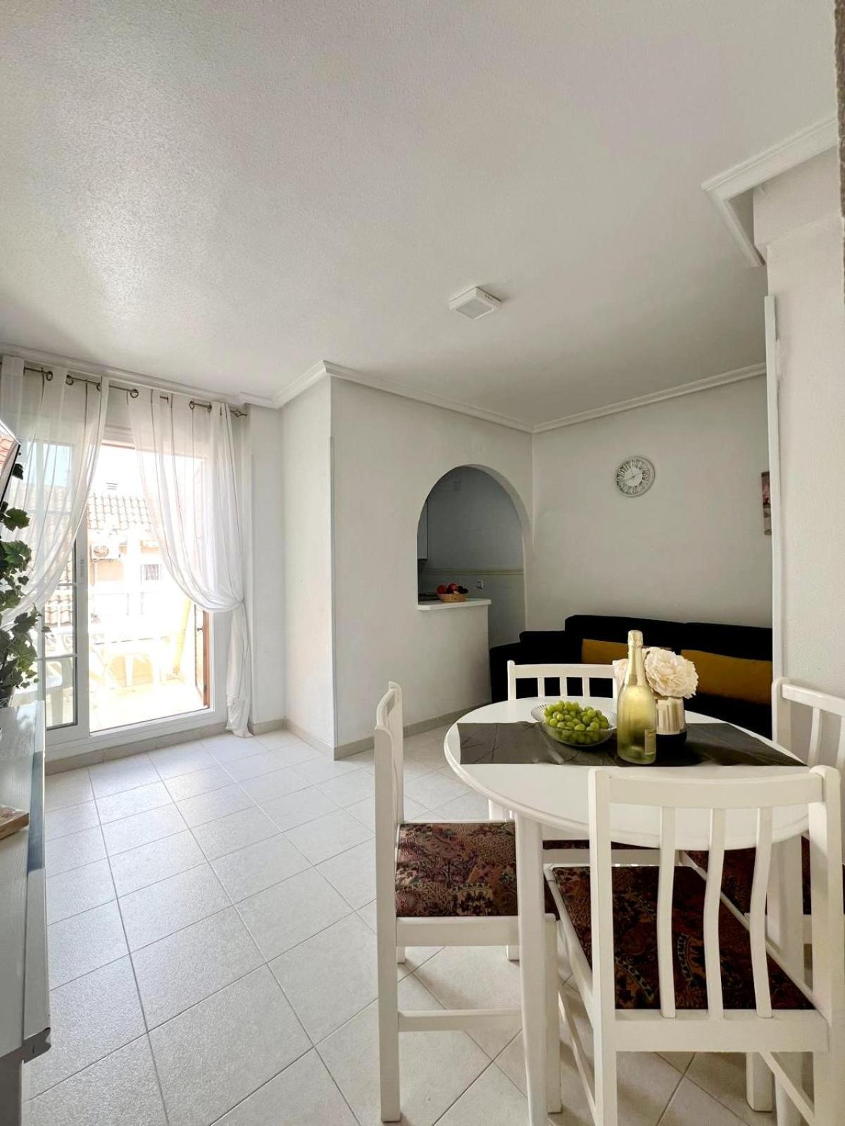 Holiday Apartment Torrevieja Buitenkant foto